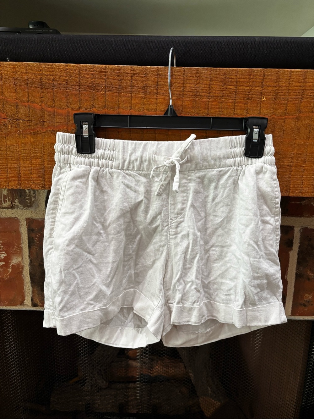 Old Navy White Drawstring Linen-Blend Athletic Shorts